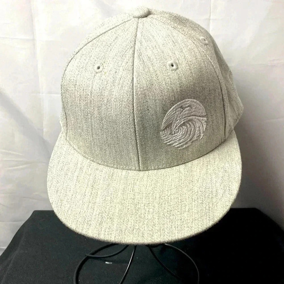 SALTWATER BREWERY HAT GRAY SALTWATER WAVE LOGO 210 FITTED HAT SIZE 6 7/8… - Picture 1 of 12